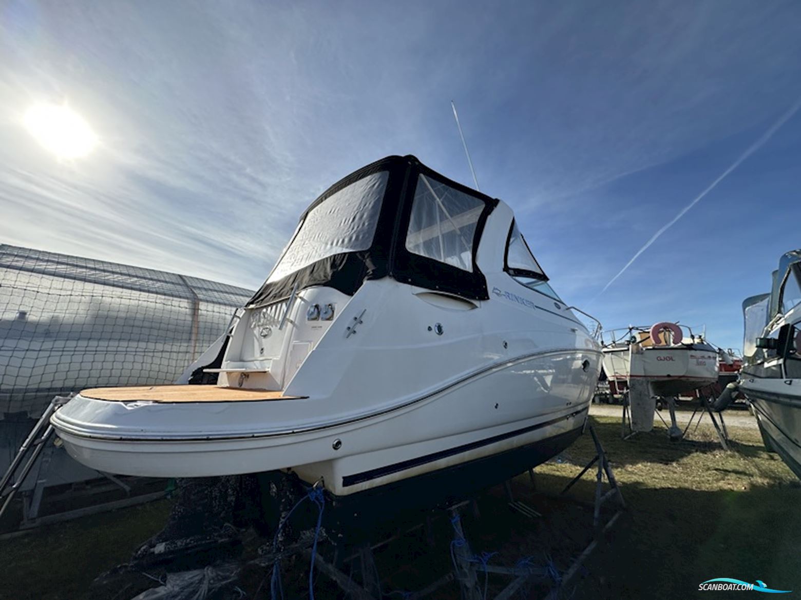 Rinker 260 express cruiser