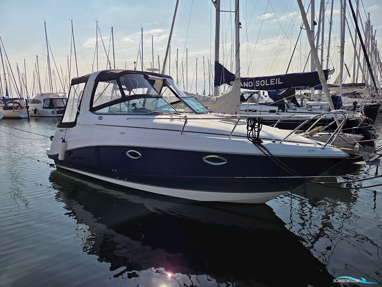 Rinker 260 Express Cruiser