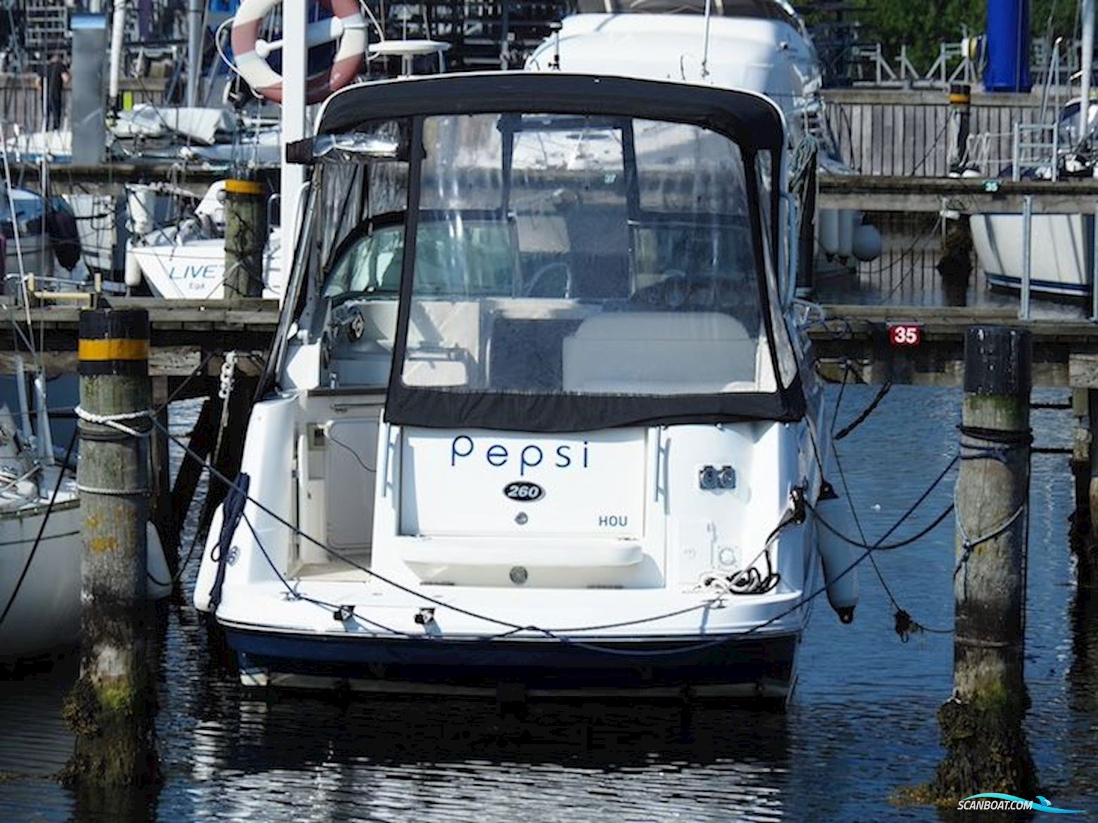 Rinker 260 Express Cruiser