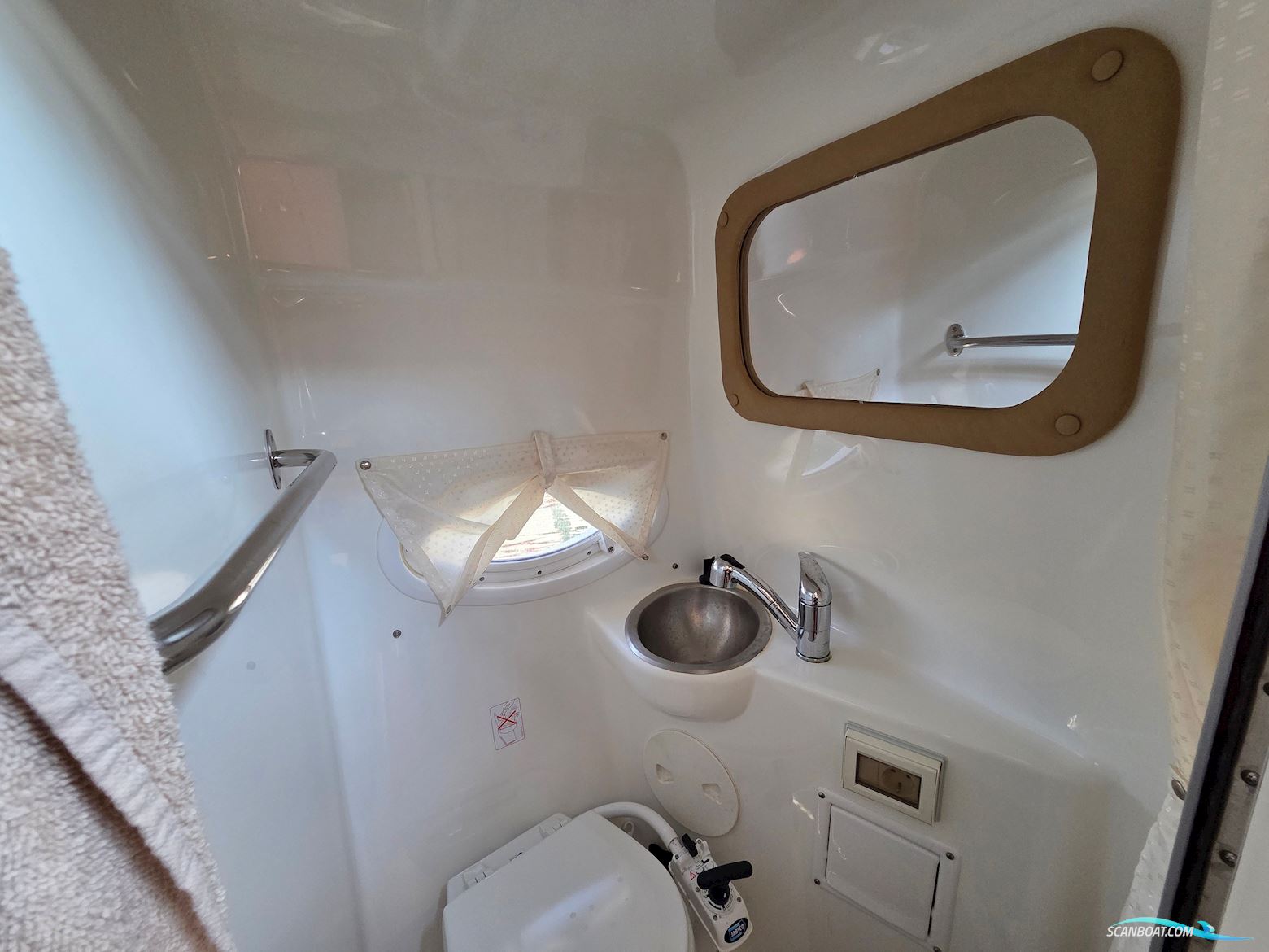Rinker 260 Express Cruiser