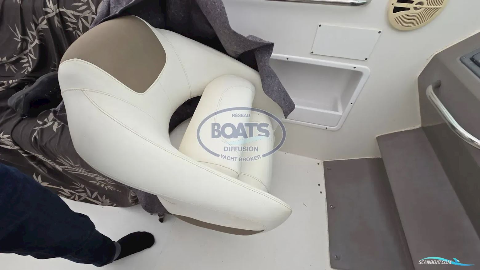 Rinker 262 Captiva Cuddy