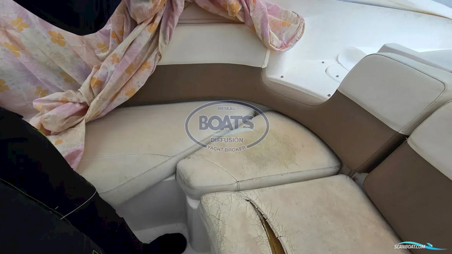 Rinker 262 Captiva Cuddy