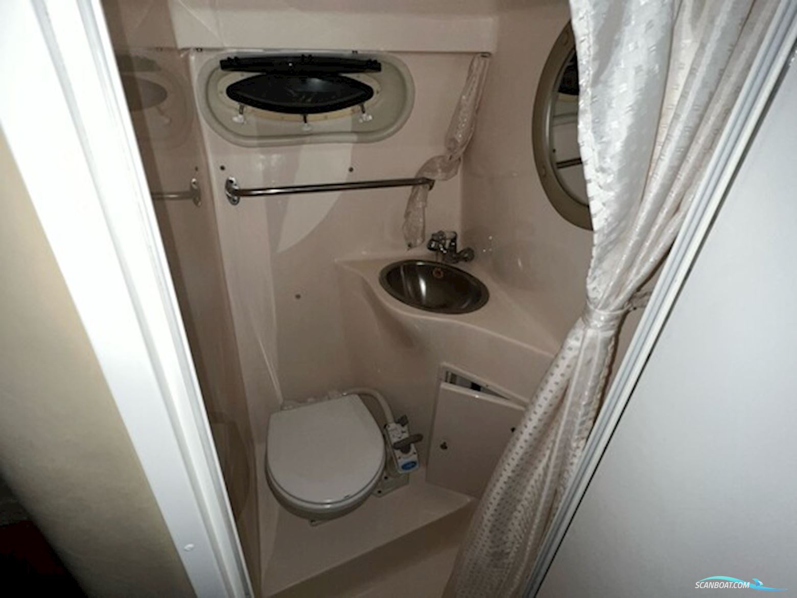 Rinker 27 Fiesta Vee, Volvo Penta 5.7 (Ferskvandskølet)