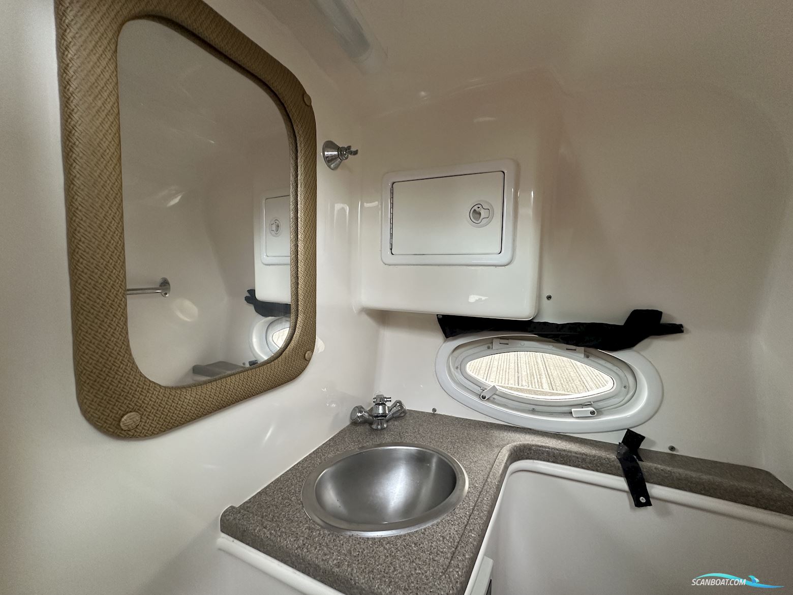 Rinker 280 Cabin Cruiser