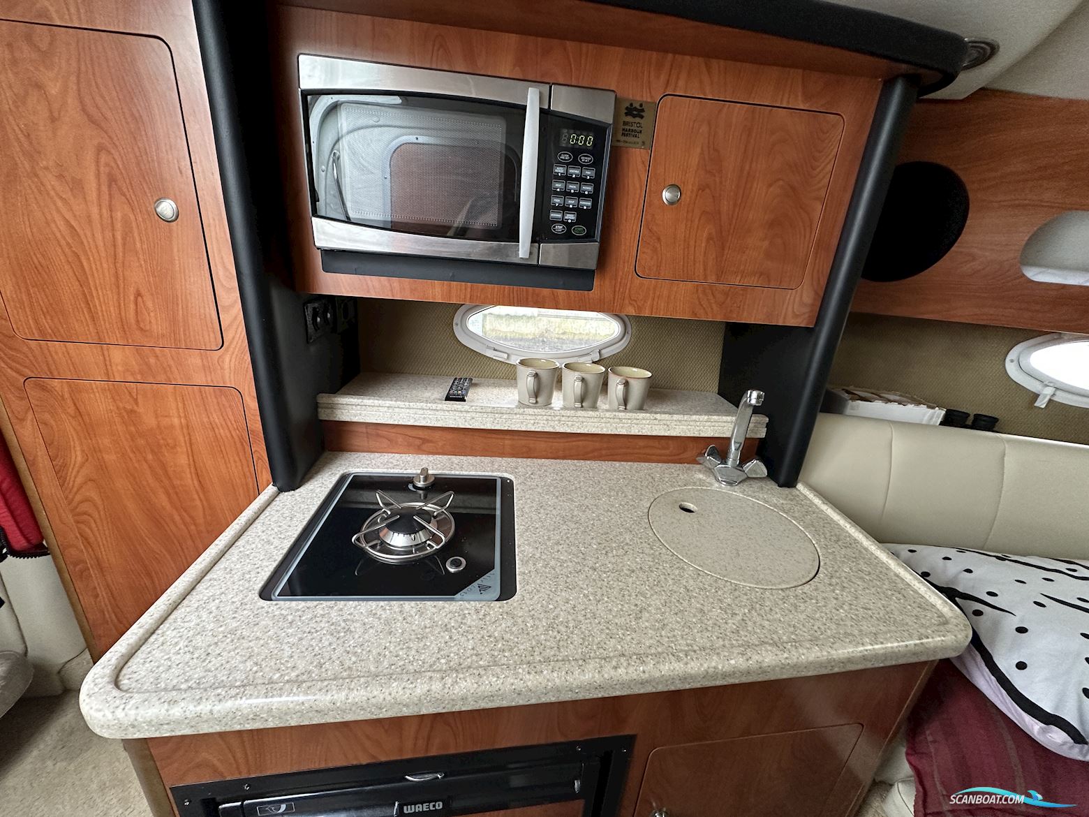 Rinker 280 Cabin Cruiser