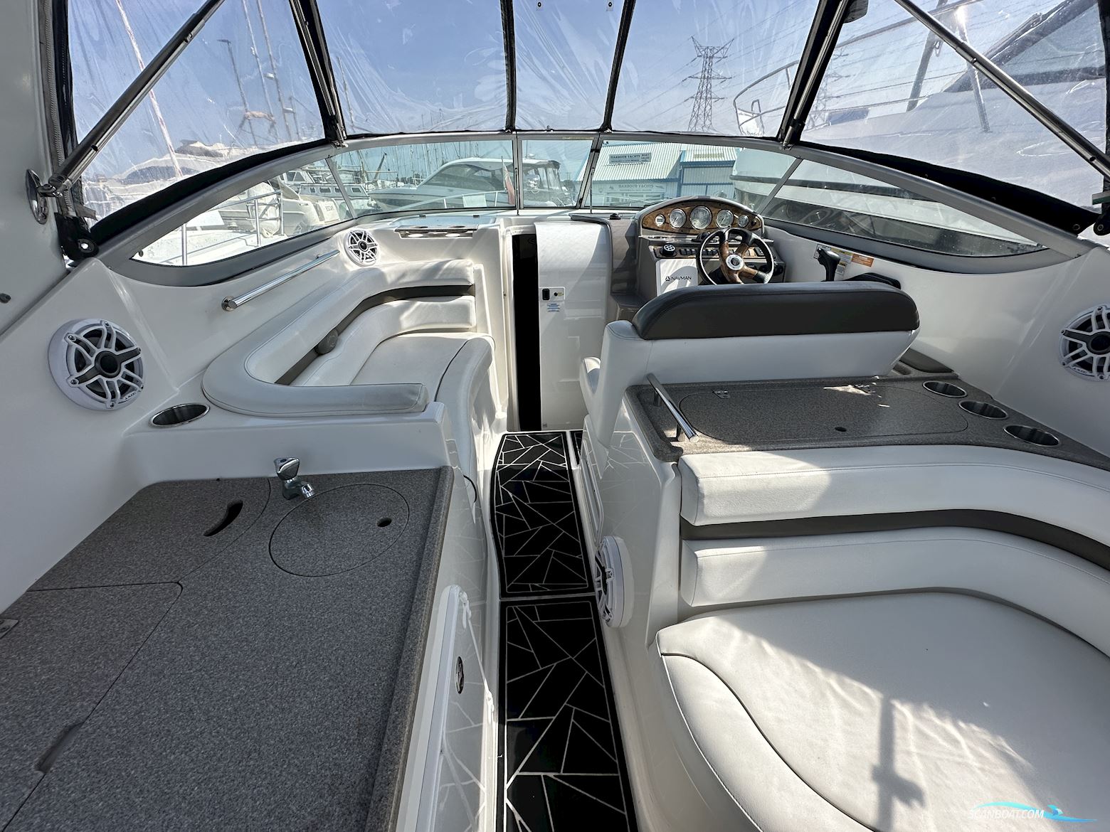 Rinker 280 Cabin Cruiser