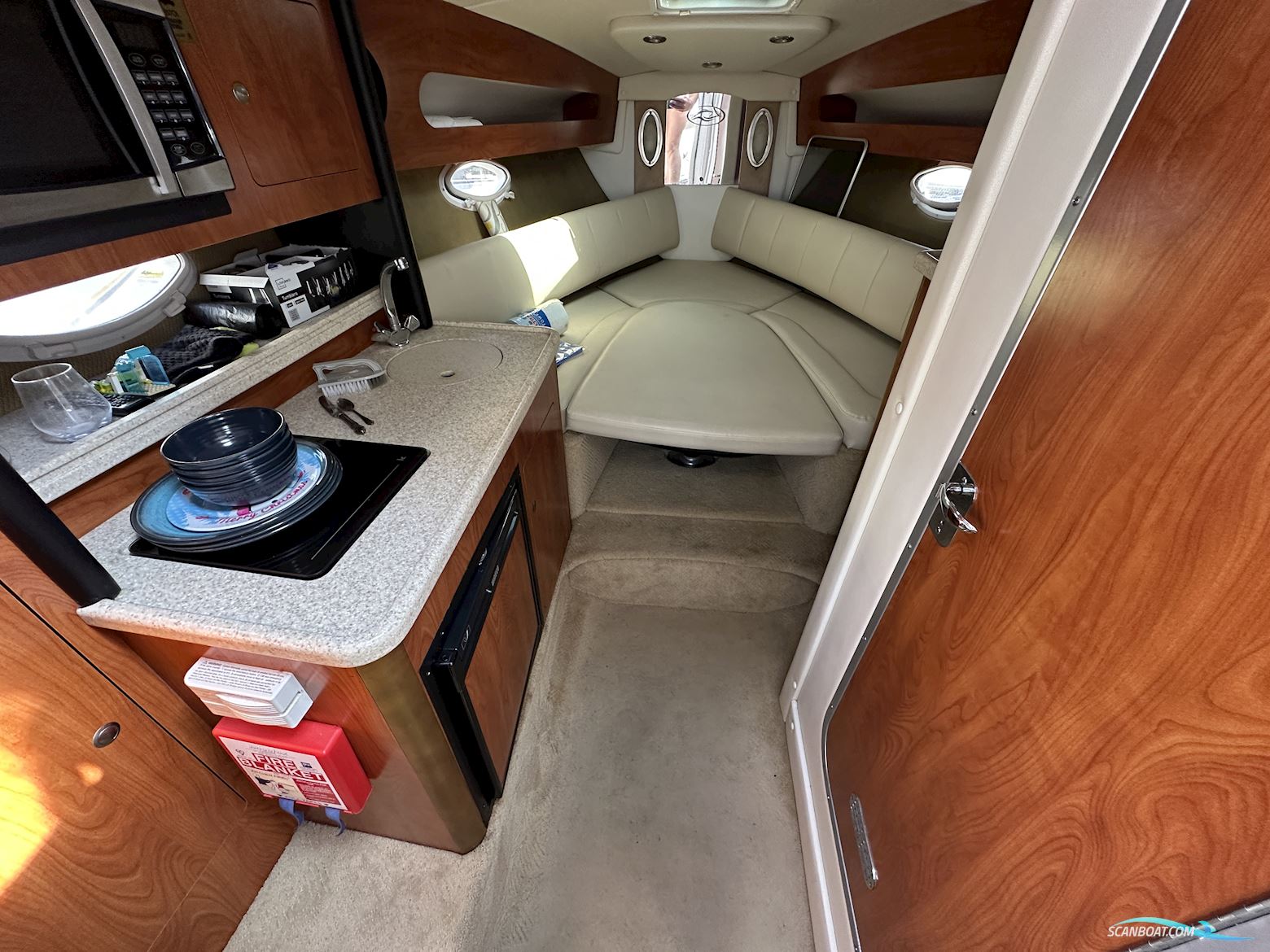 Rinker 280 Cabin Cruiser