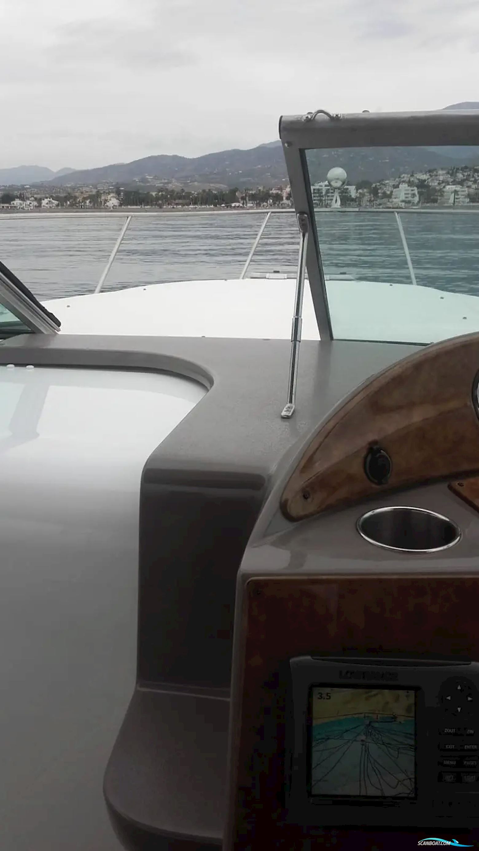 Rinker 320 Fiesta Vee