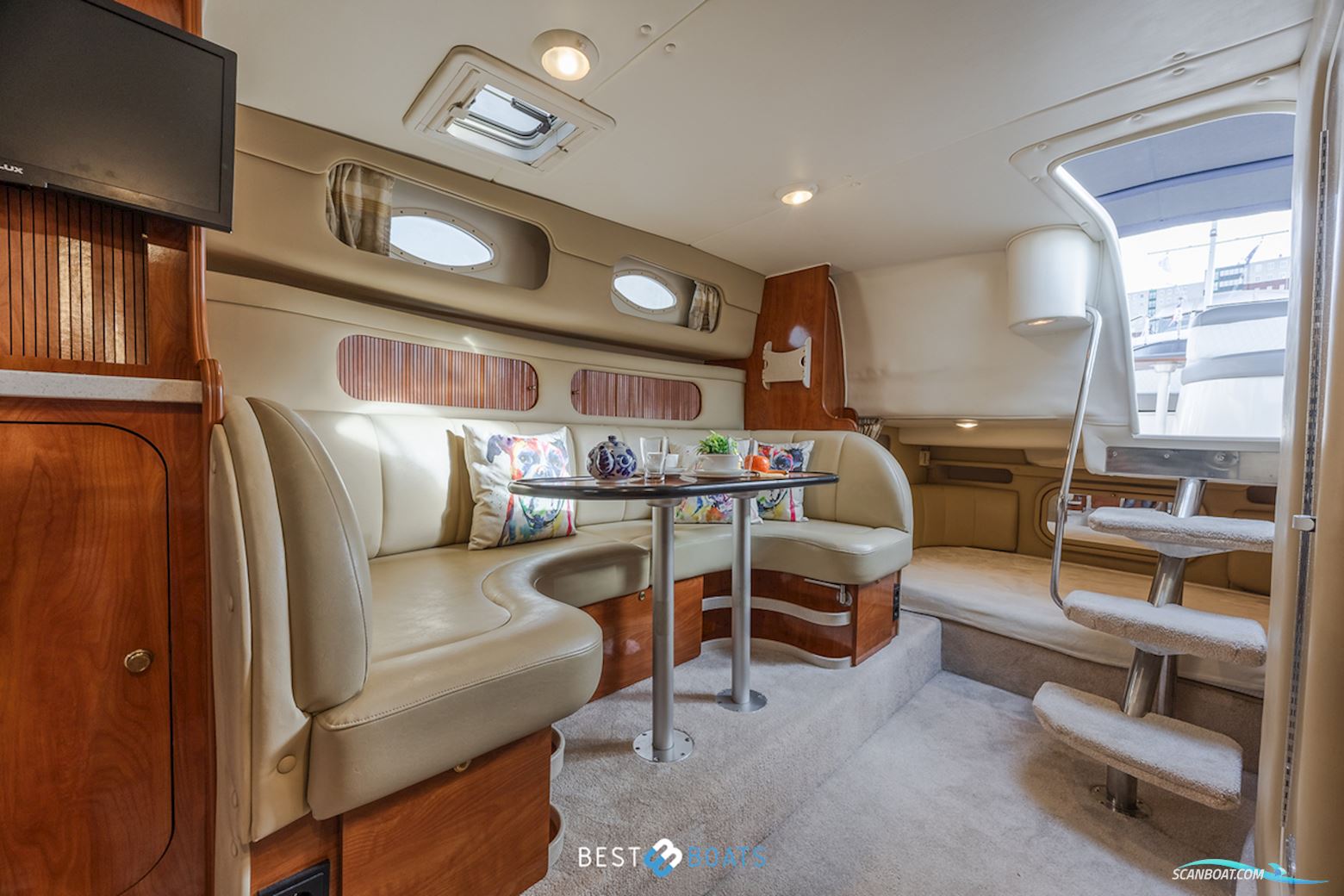 Rinker 342 Fiesta Vee