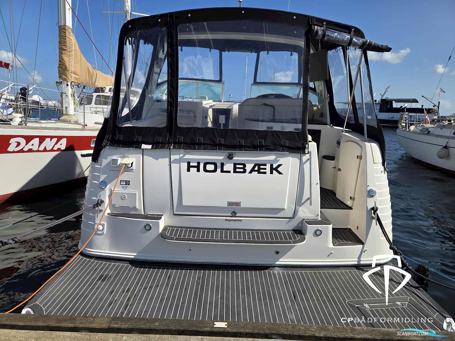 Rinker 360 Fiesta Vee