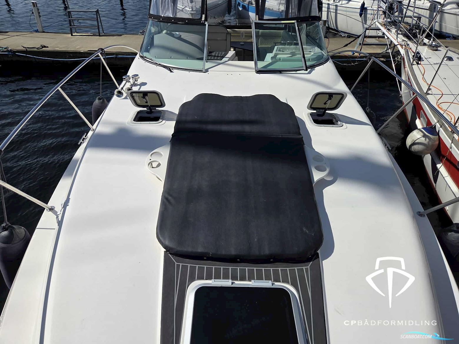 Rinker 360 Fiesta Vee