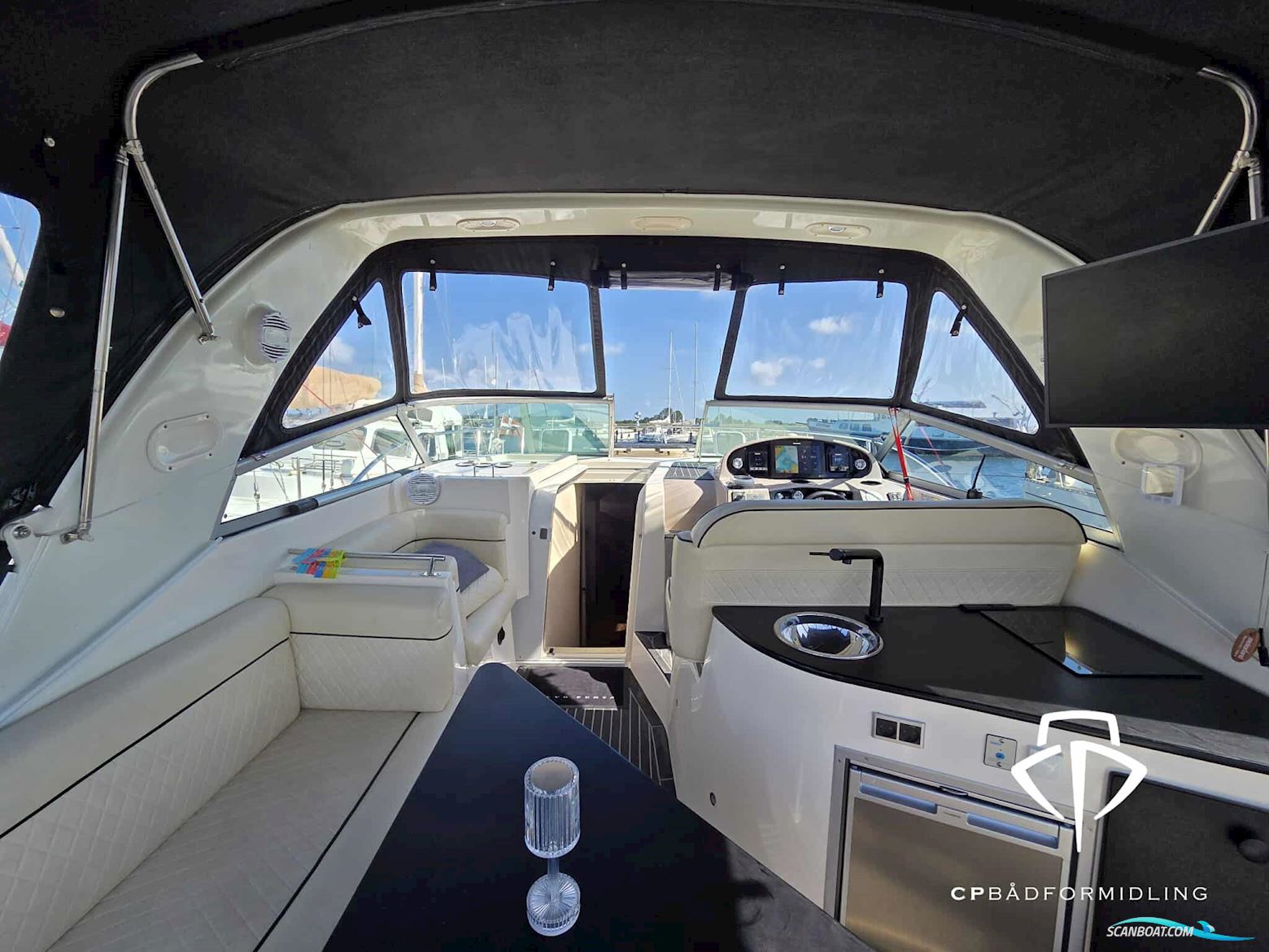 Rinker 360 Fiesta Vee