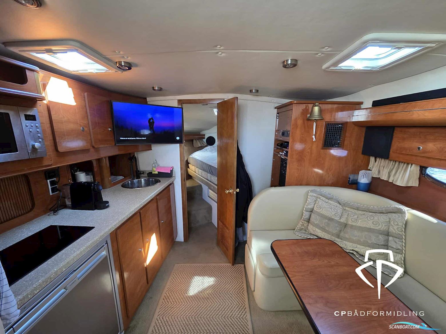 Rinker 360 Fiesta Vee