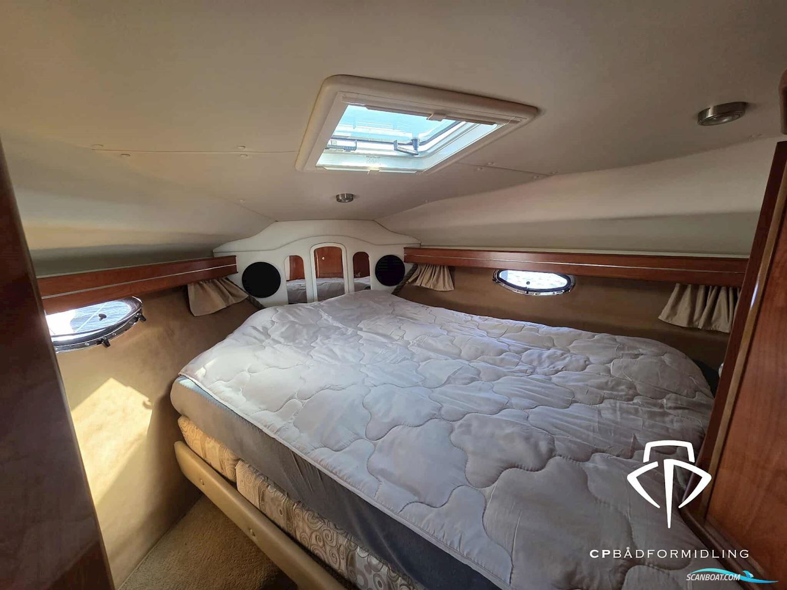 Rinker 360 Fiesta Vee