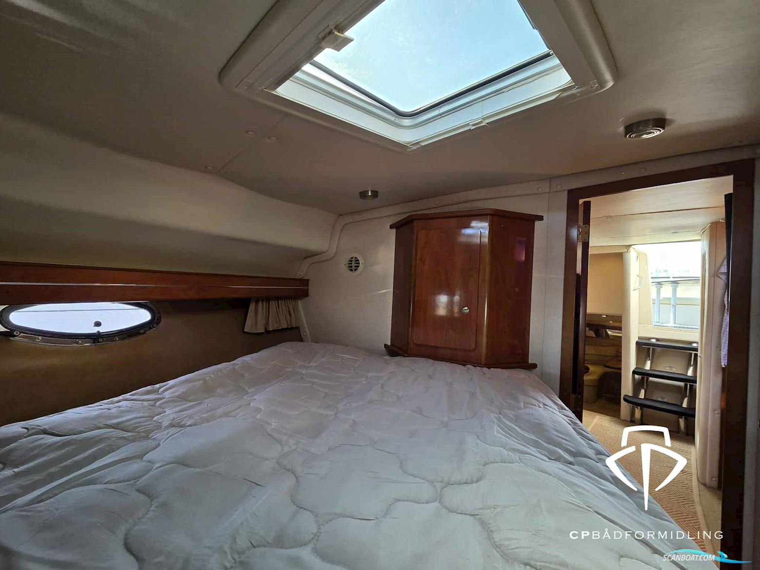 Rinker 360 Fiesta Vee