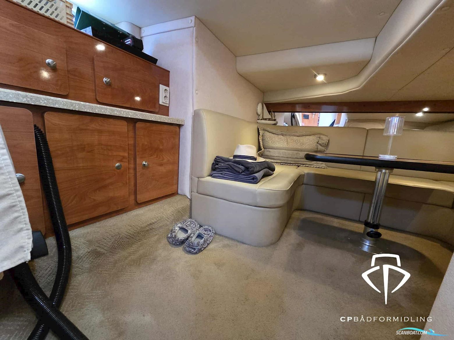 Rinker 360 Fiesta Vee