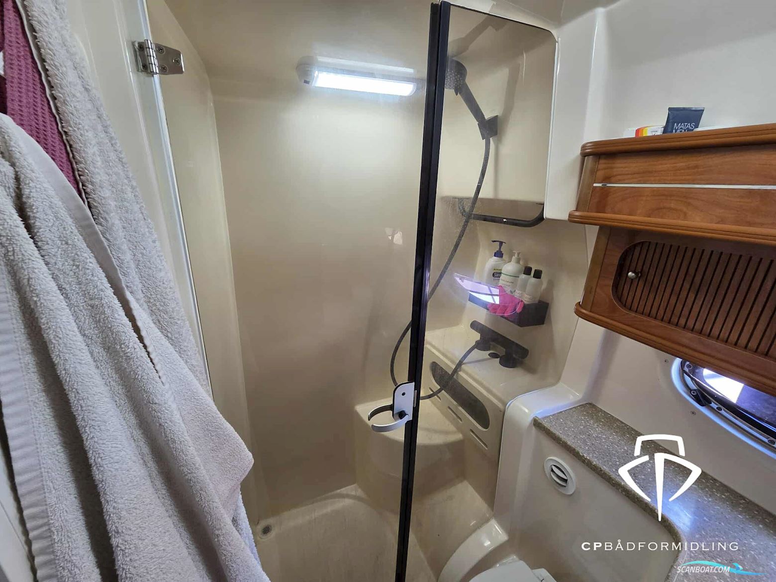 Rinker 360 Fiesta Vee