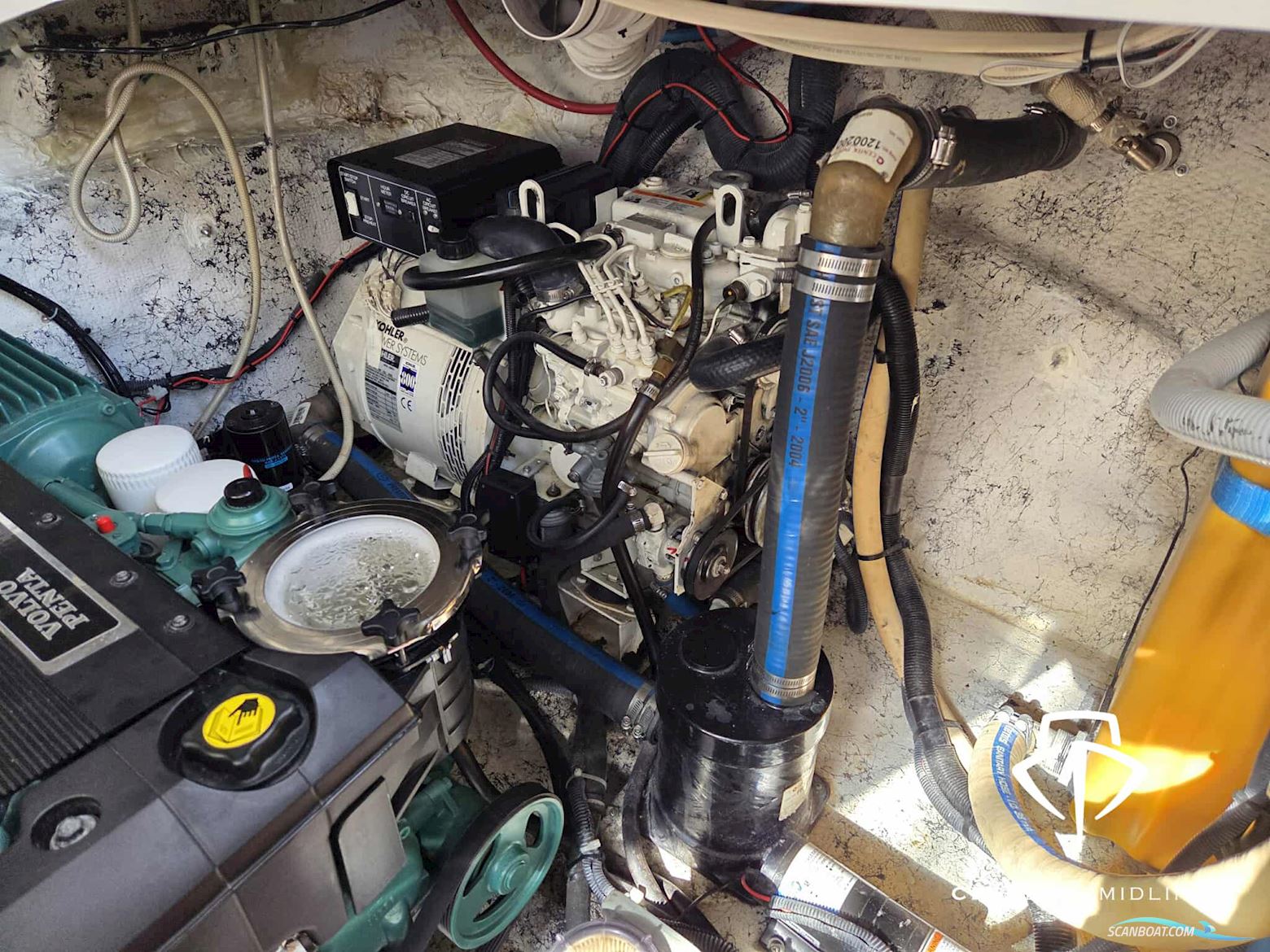 Rinker 360 Fiesta Vee