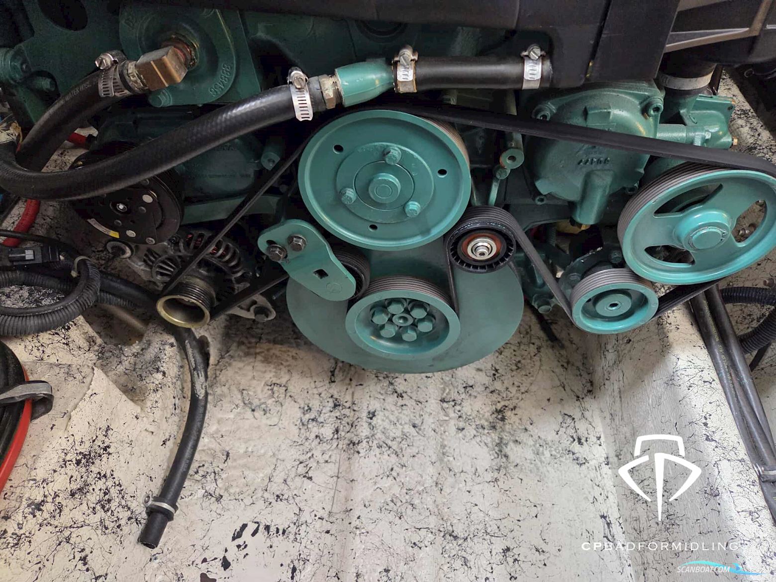 Rinker 360 Fiesta Vee