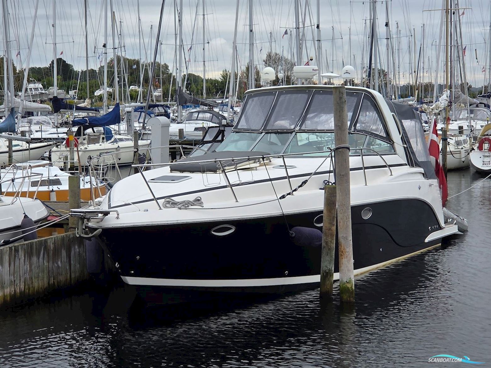 Rinker 360 Fiesta Vee