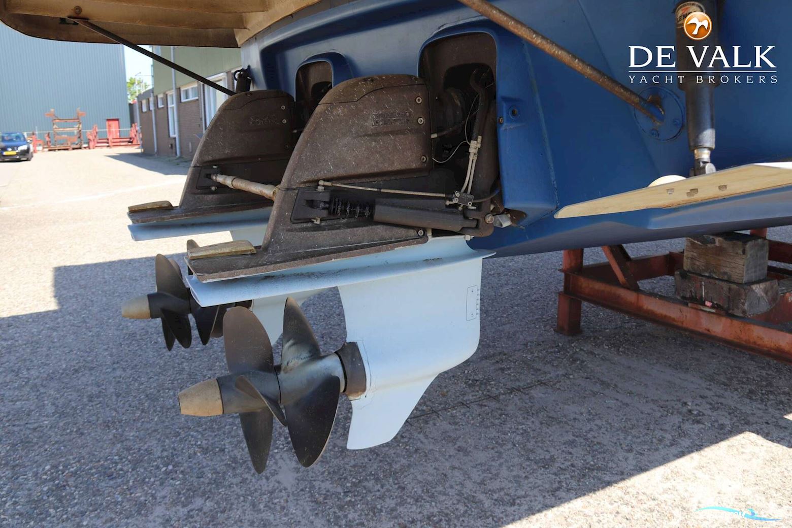 Rinker Fiesta Vee 320