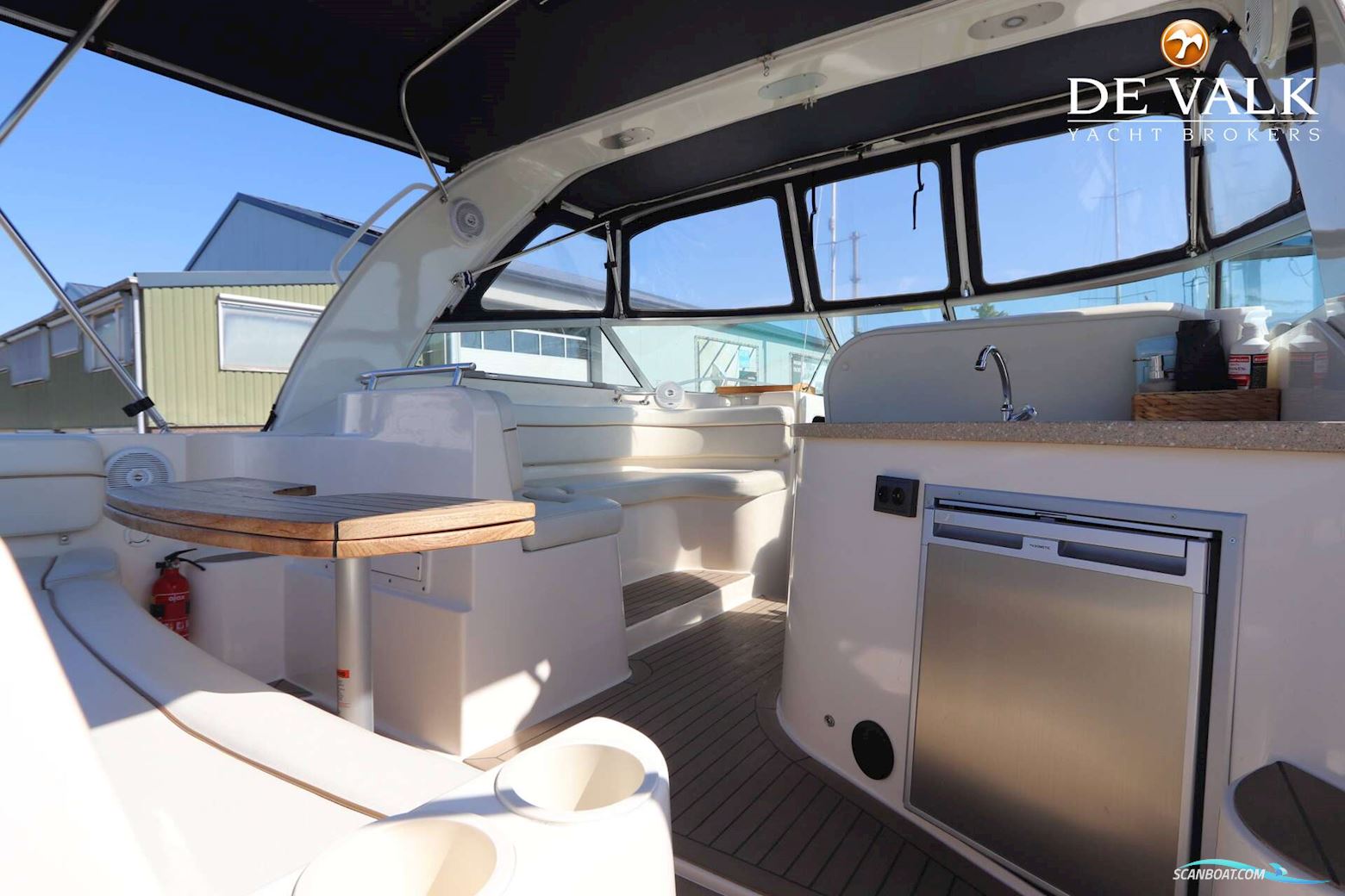 Rinker Fiesta Vee 320