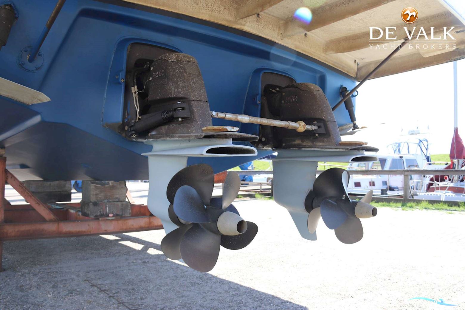 Rinker Fiesta Vee 320