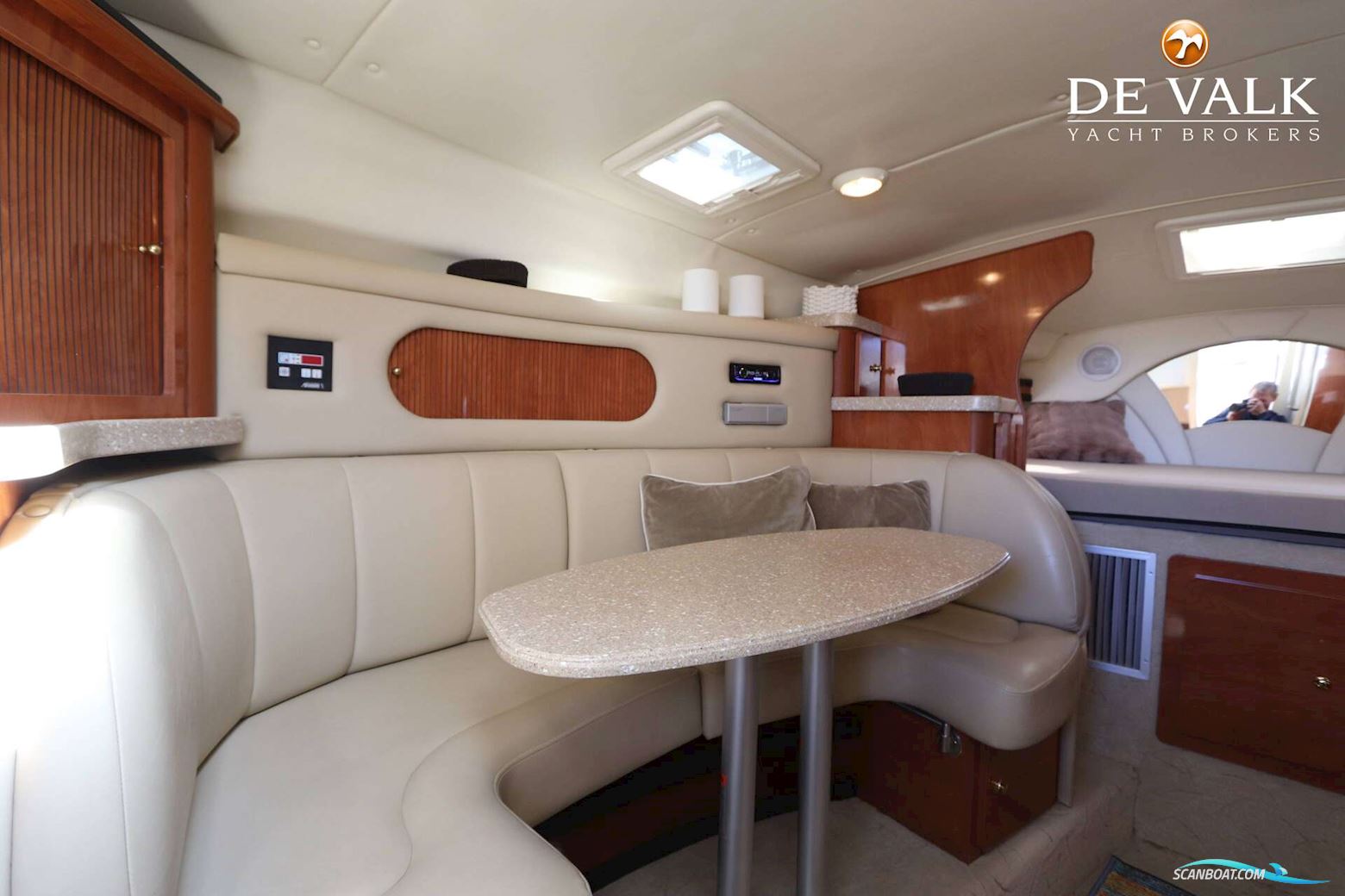 Rinker Fiesta Vee 320