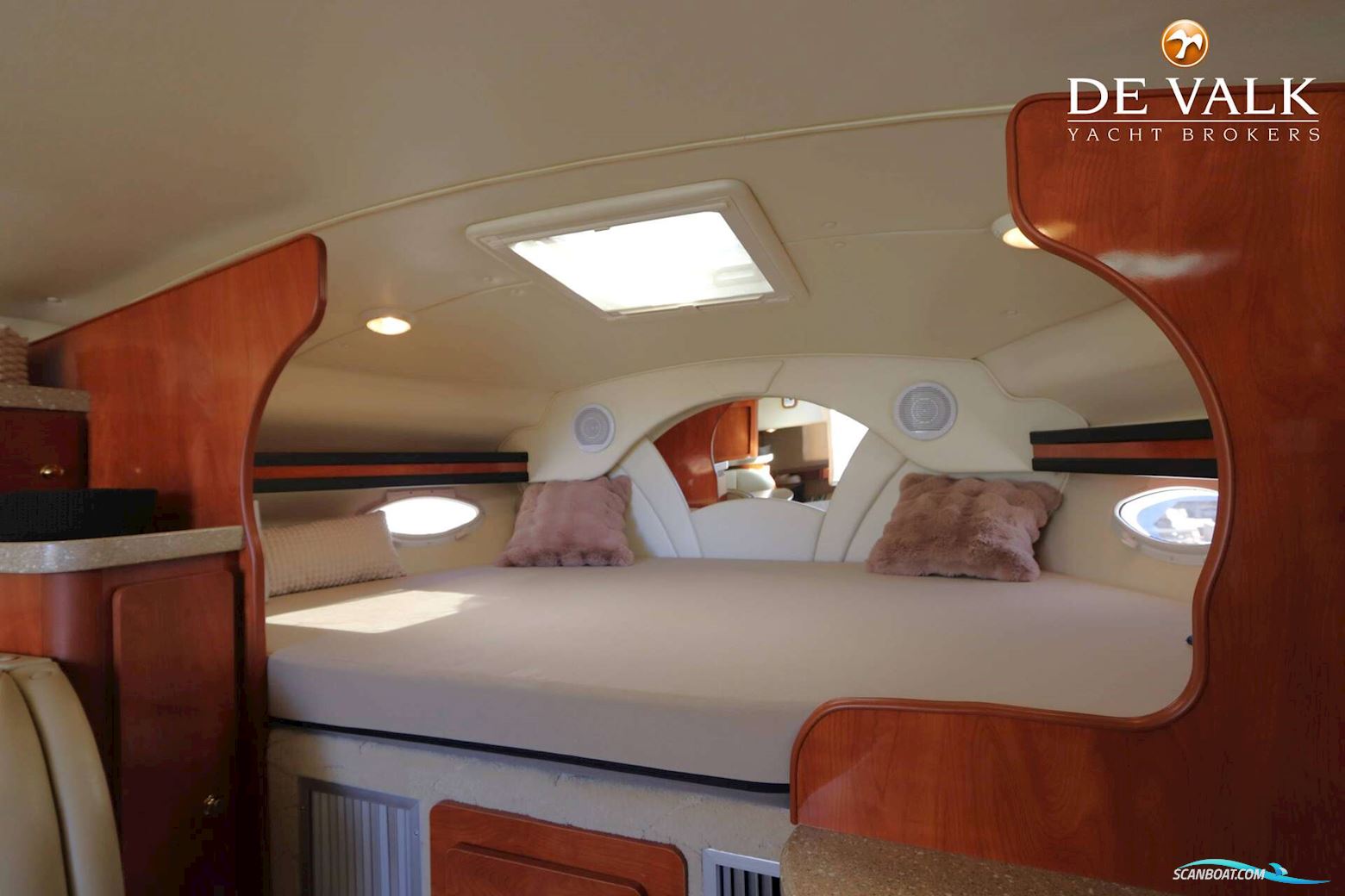 Rinker Fiesta Vee 320