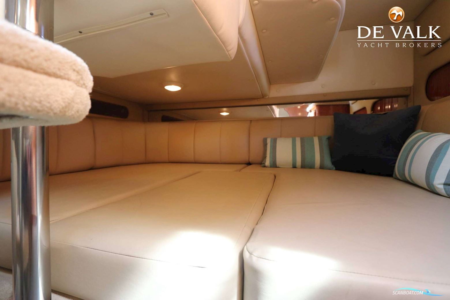 Rinker Fiesta Vee 320