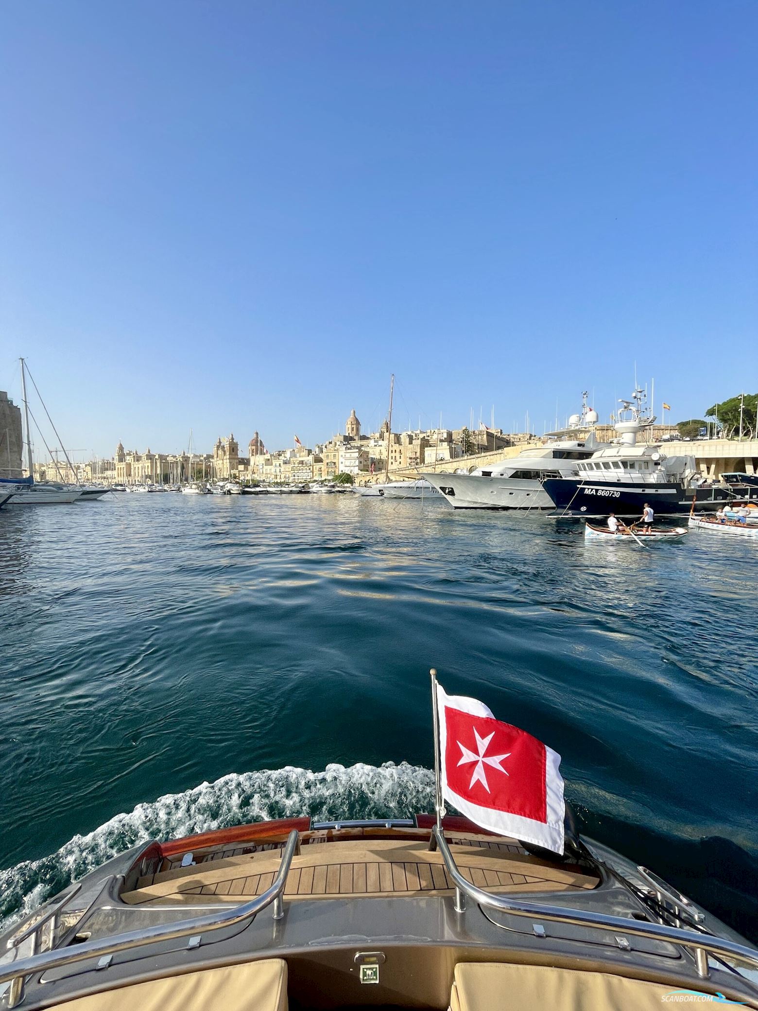 Riva 44