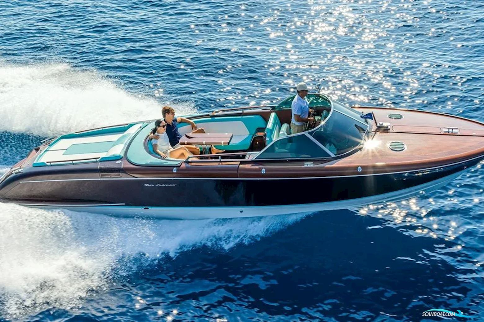 Riva Anniversario Motorboot 2024, mit Yanmar motor, Dänemark