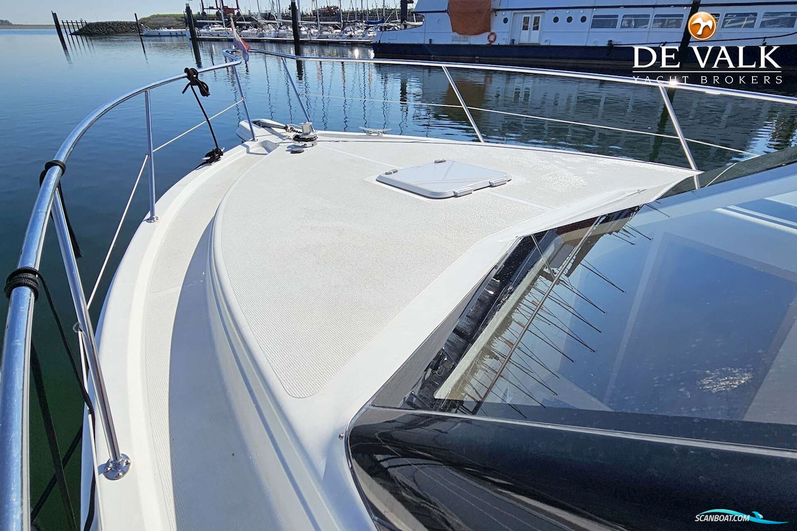 Riviera 33 Flybridge