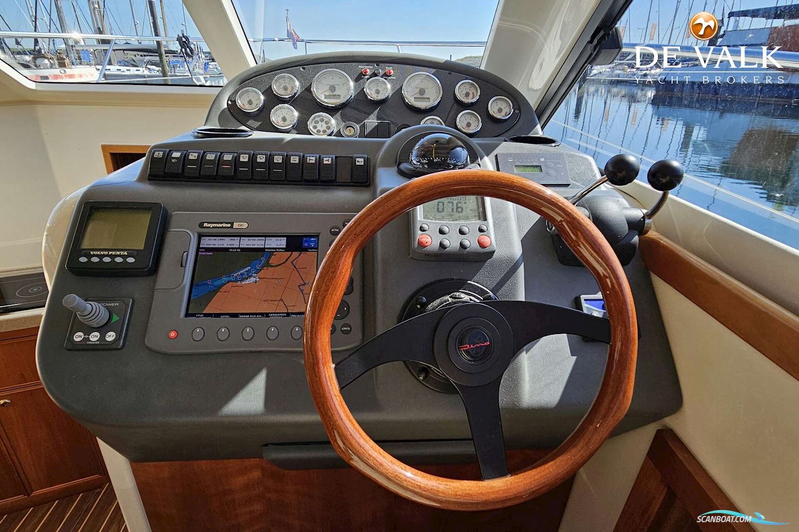 Riviera 33 Flybridge