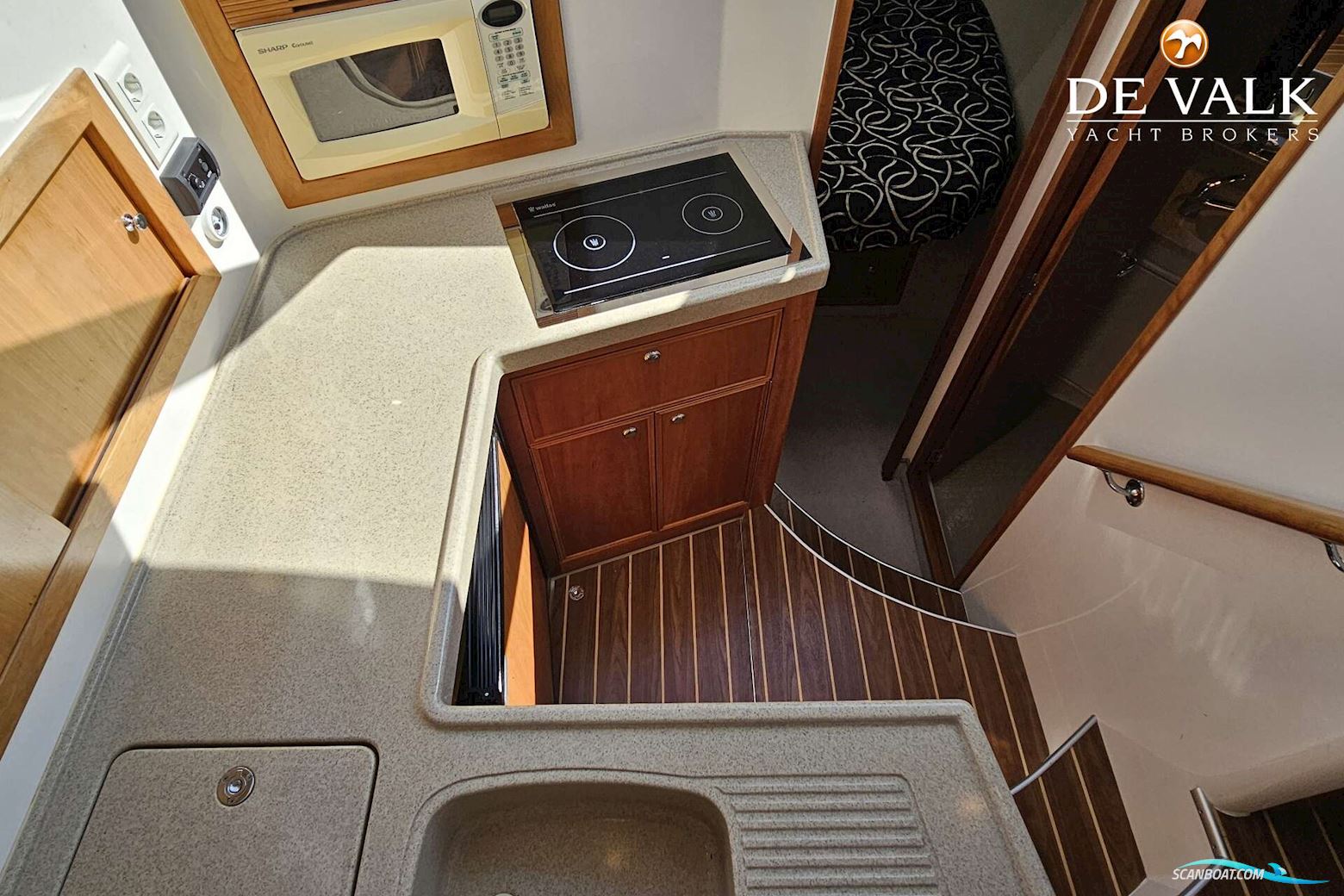 Riviera 33 Flybridge