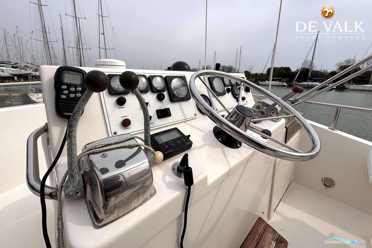 Riviera 33 Flybridge