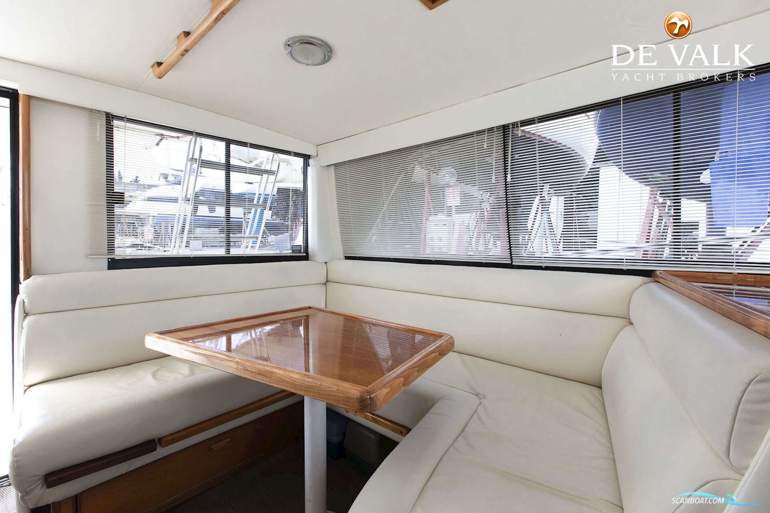 Riviera 33 Flybridge