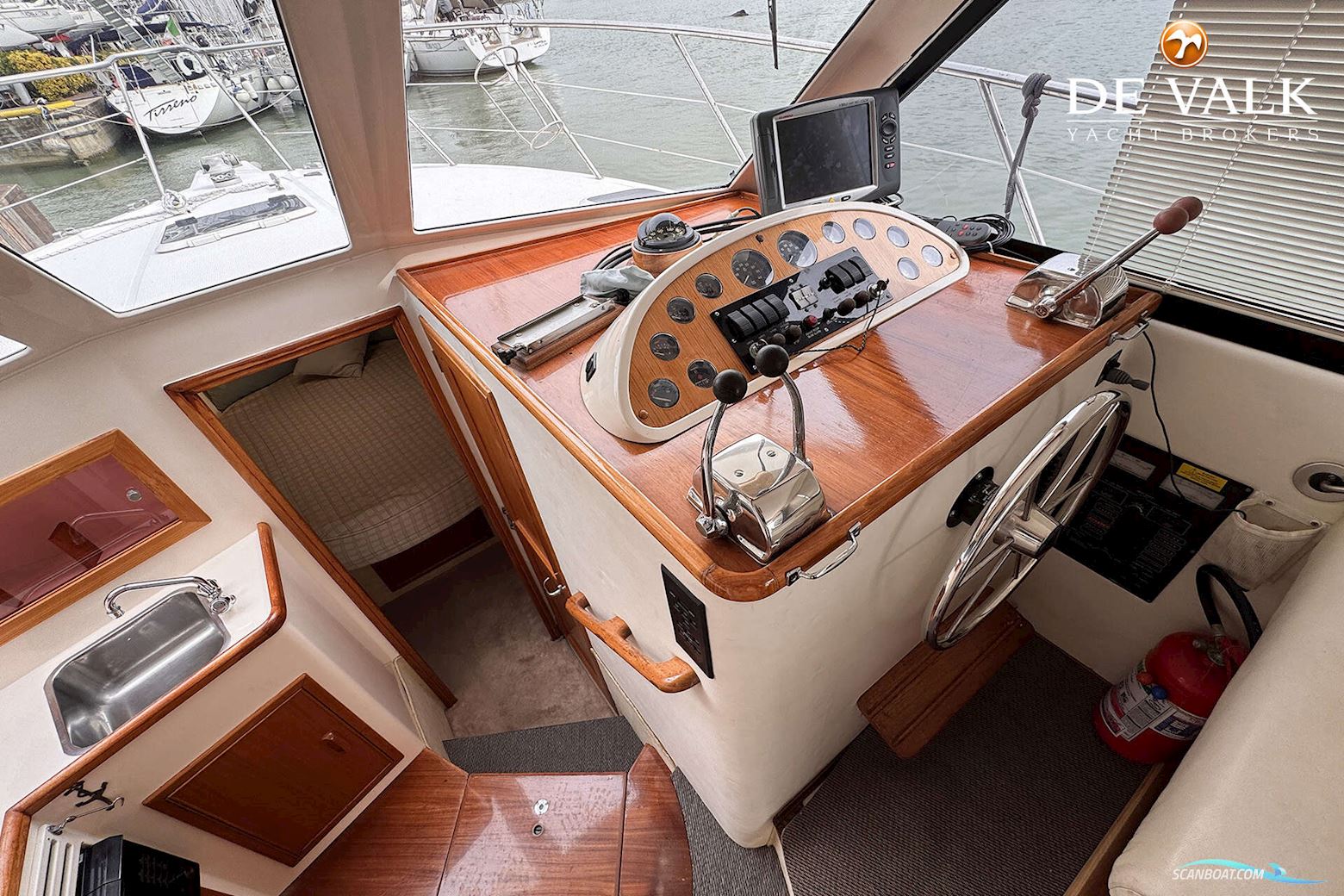 Riviera 33 Flybridge