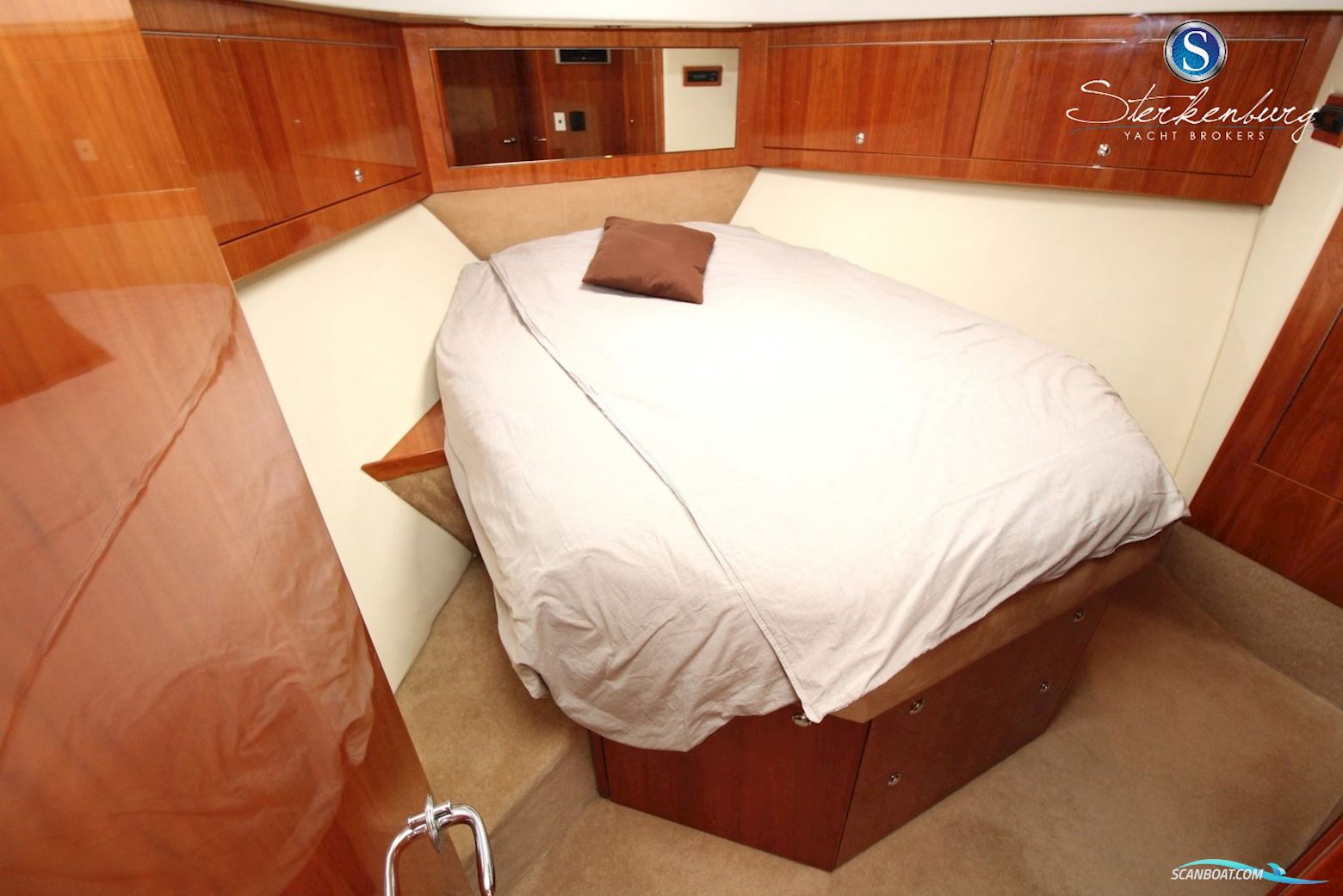Rivièra 4700 Sport Yacht
