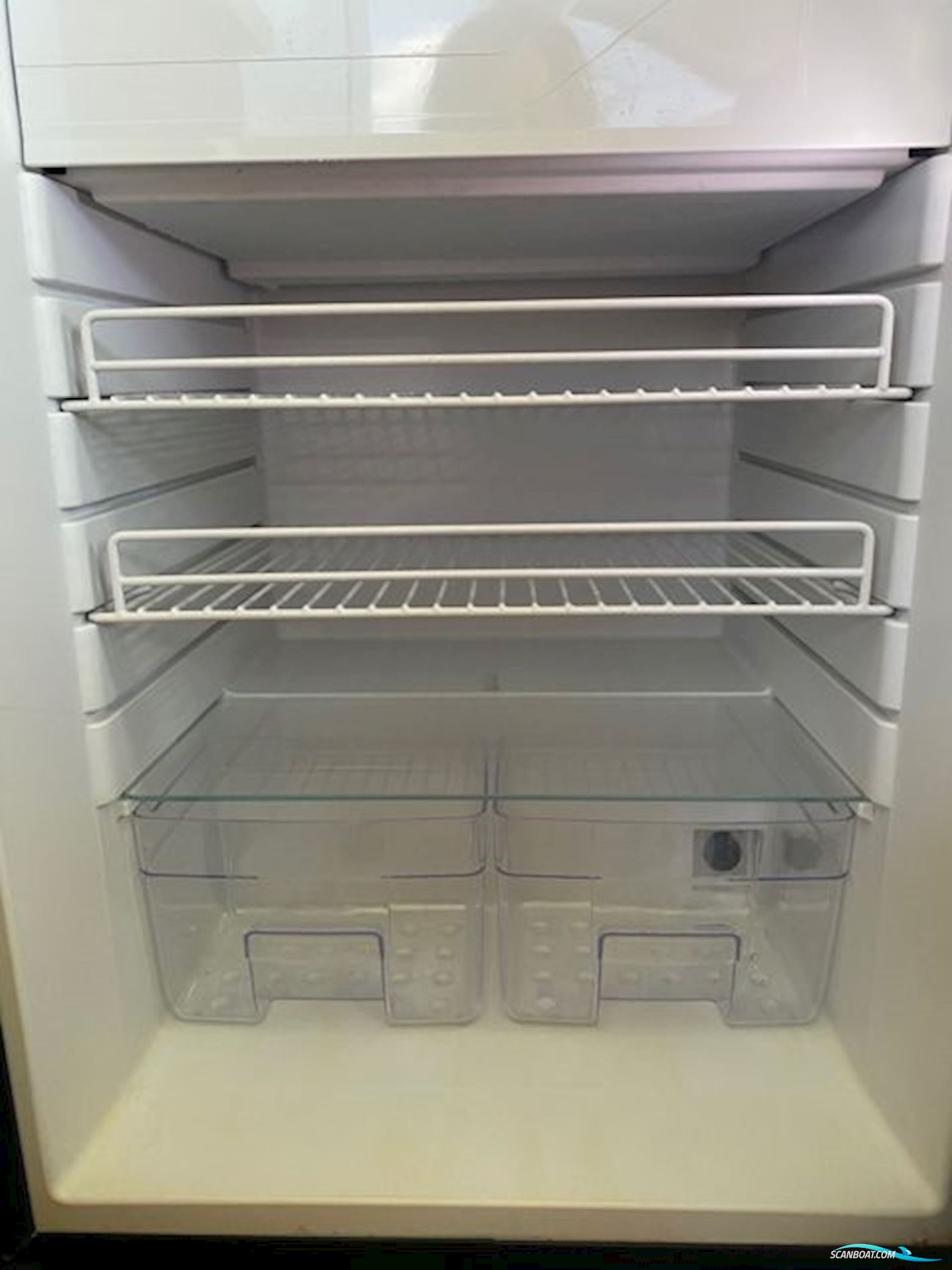 Riviera Yachts 4400 Sport Yacht