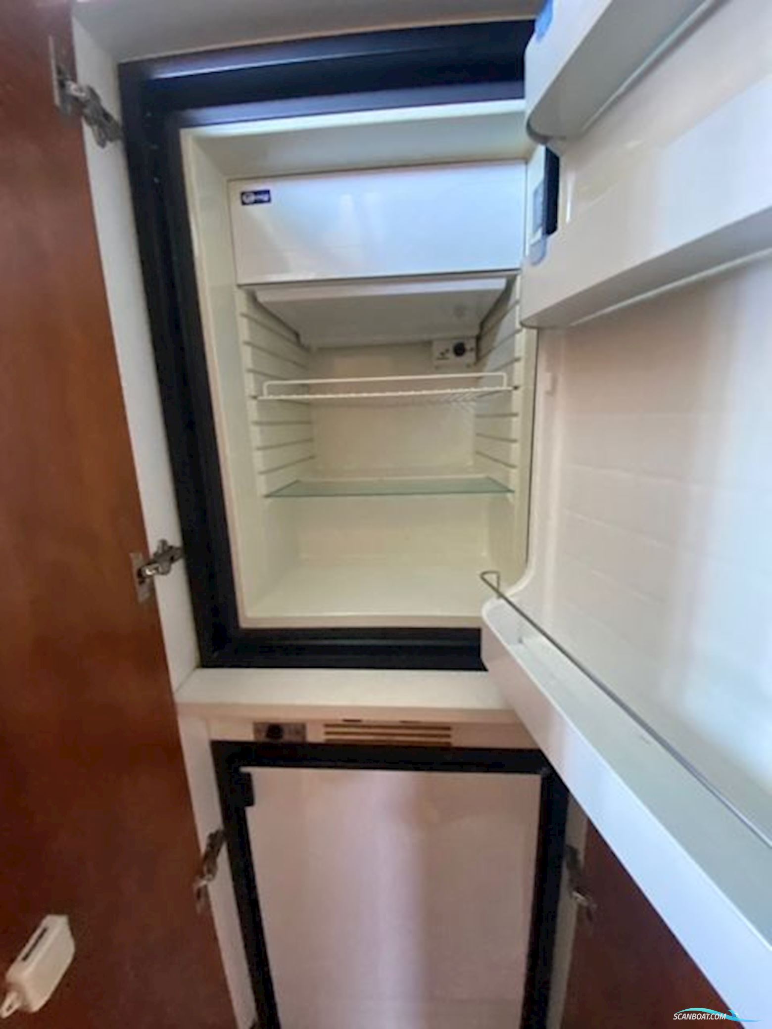 Riviera Yachts 4400 Sport Yacht