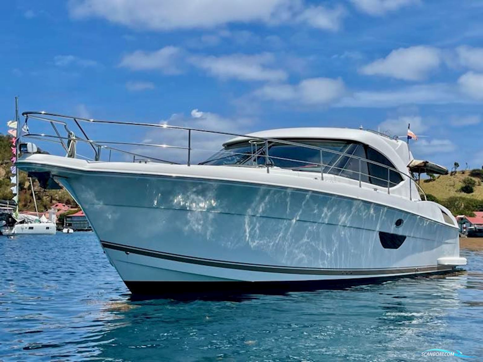 Riviera Yachts 4400 Sport Yacht