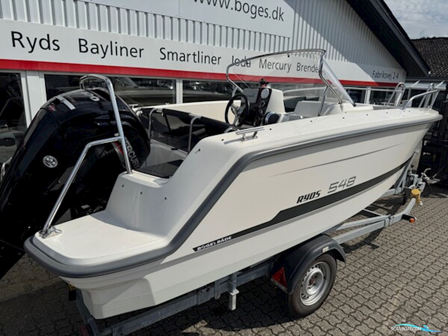 Ryds 548VI Sport X-Line med 100 hk Mercury-EFI 4 takt 2,1L og 1300 kg Brenderup bådtrailer