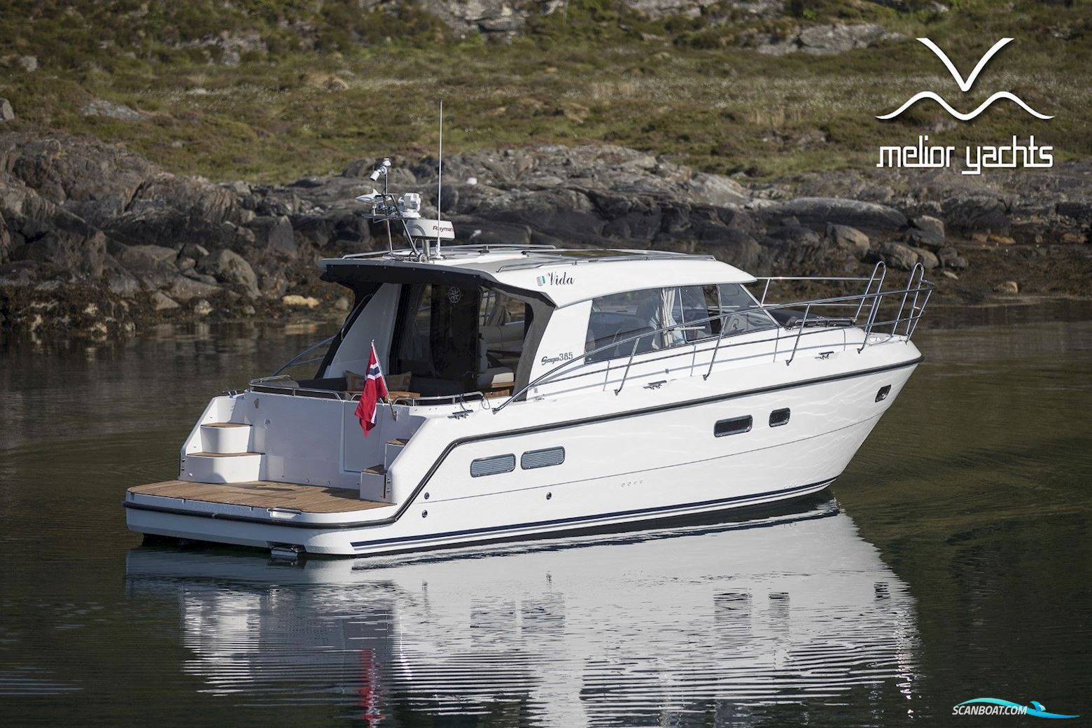 Saga 385 - Edition Walnut Interior