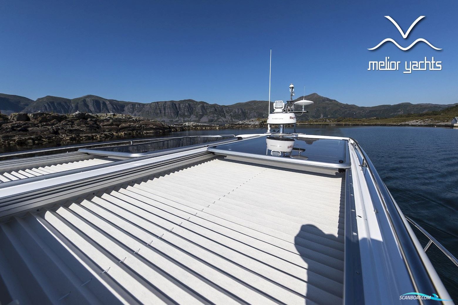 Saga 385 - Edition Walnut Interior