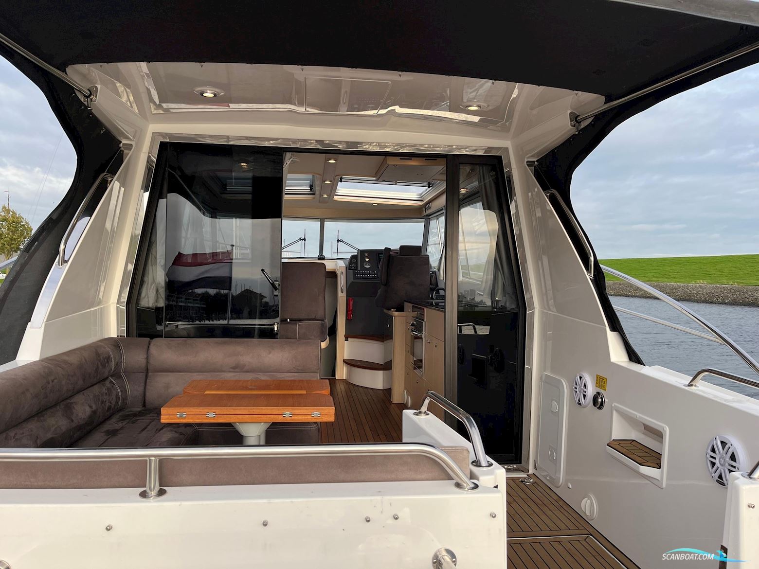 Saga 385