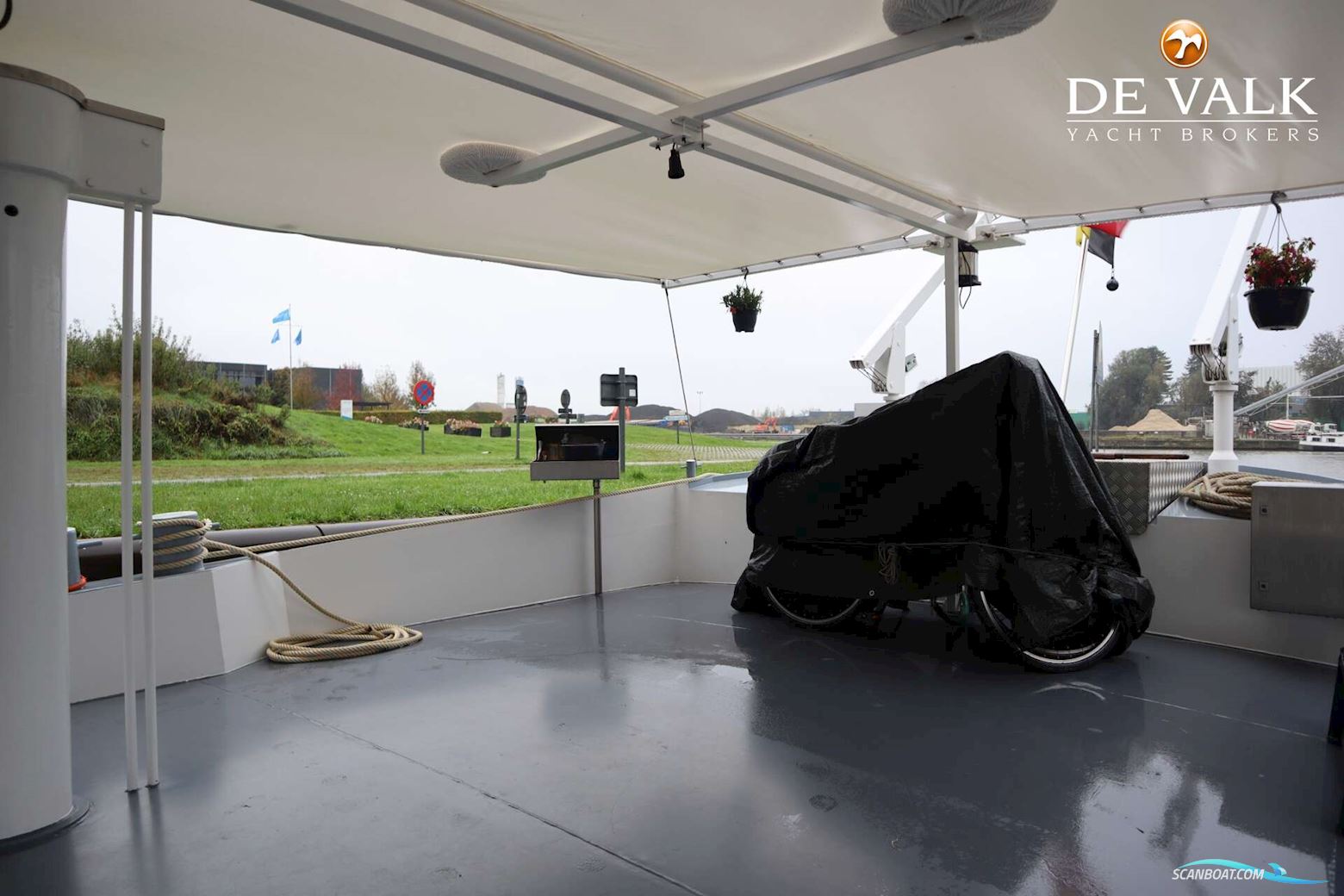 Sailing Houseboat 32M