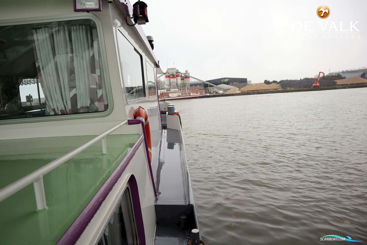 Sailing Houseboat 32M