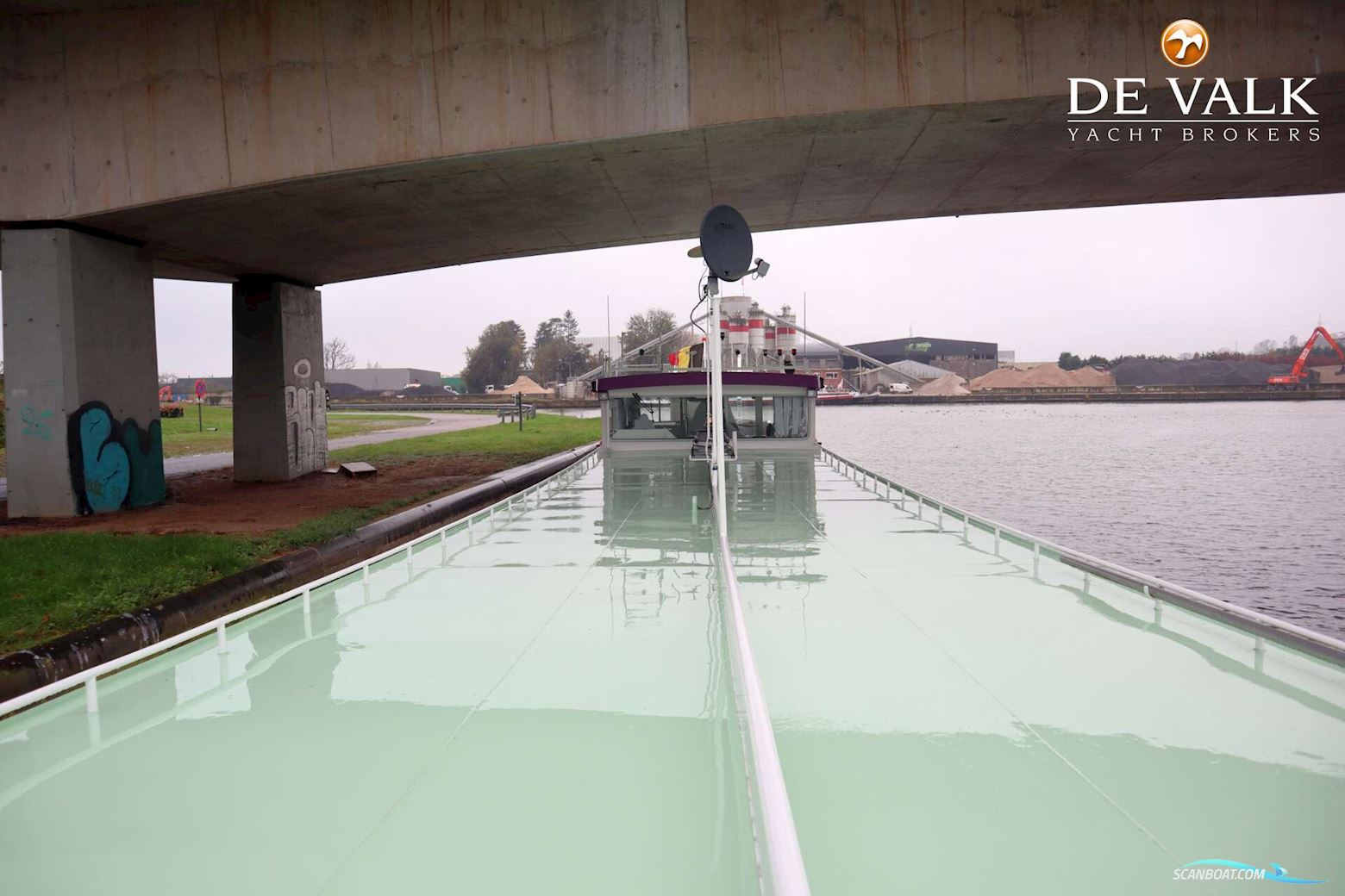 Sailing Houseboat 32M