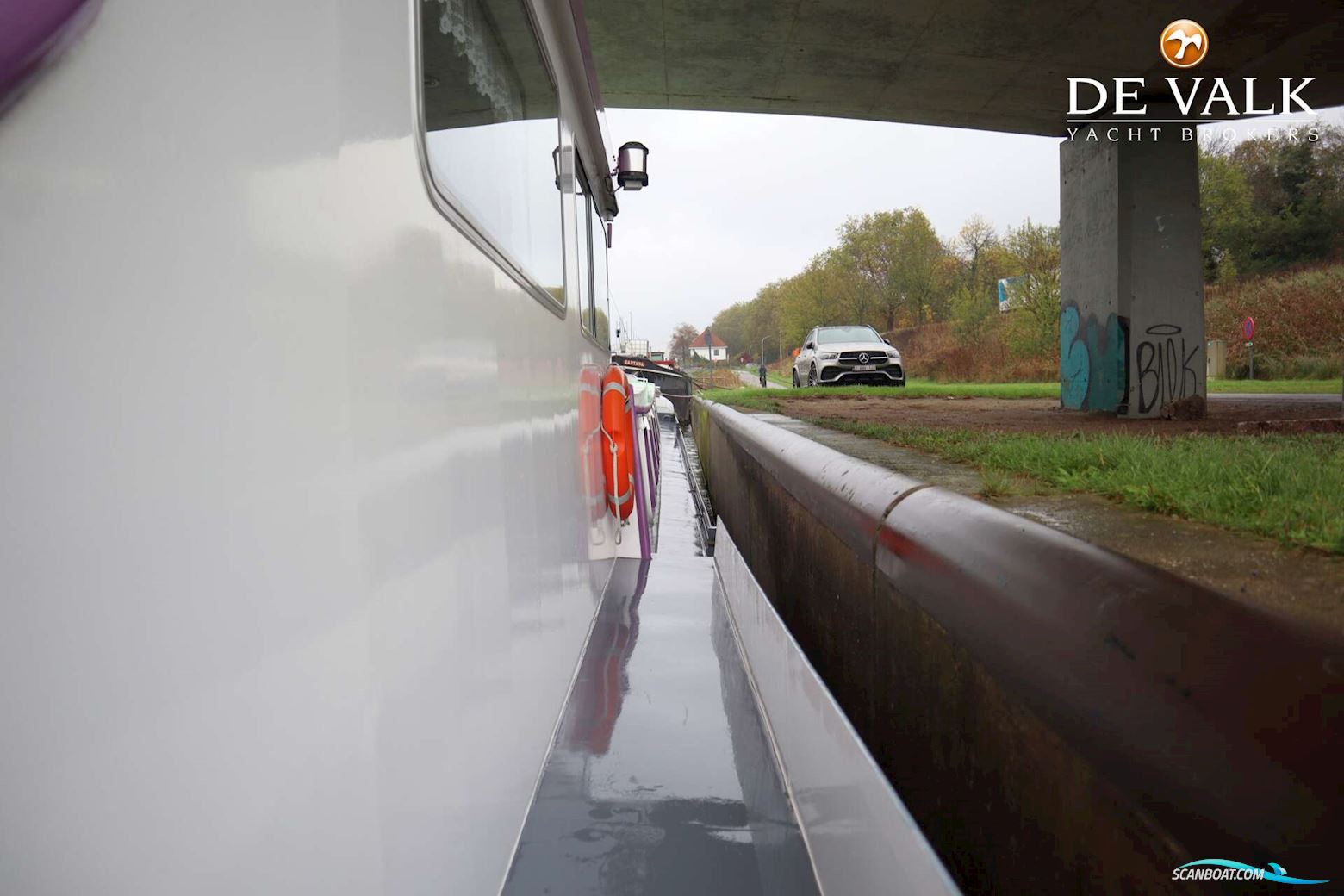 Sailing Houseboat 32M